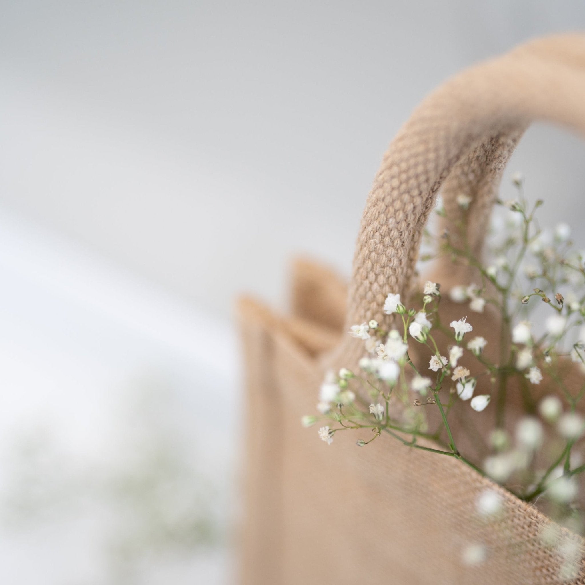 Personalisierte Geschenktasche Natur XS | Osterhase weiss mit Holzanhänger