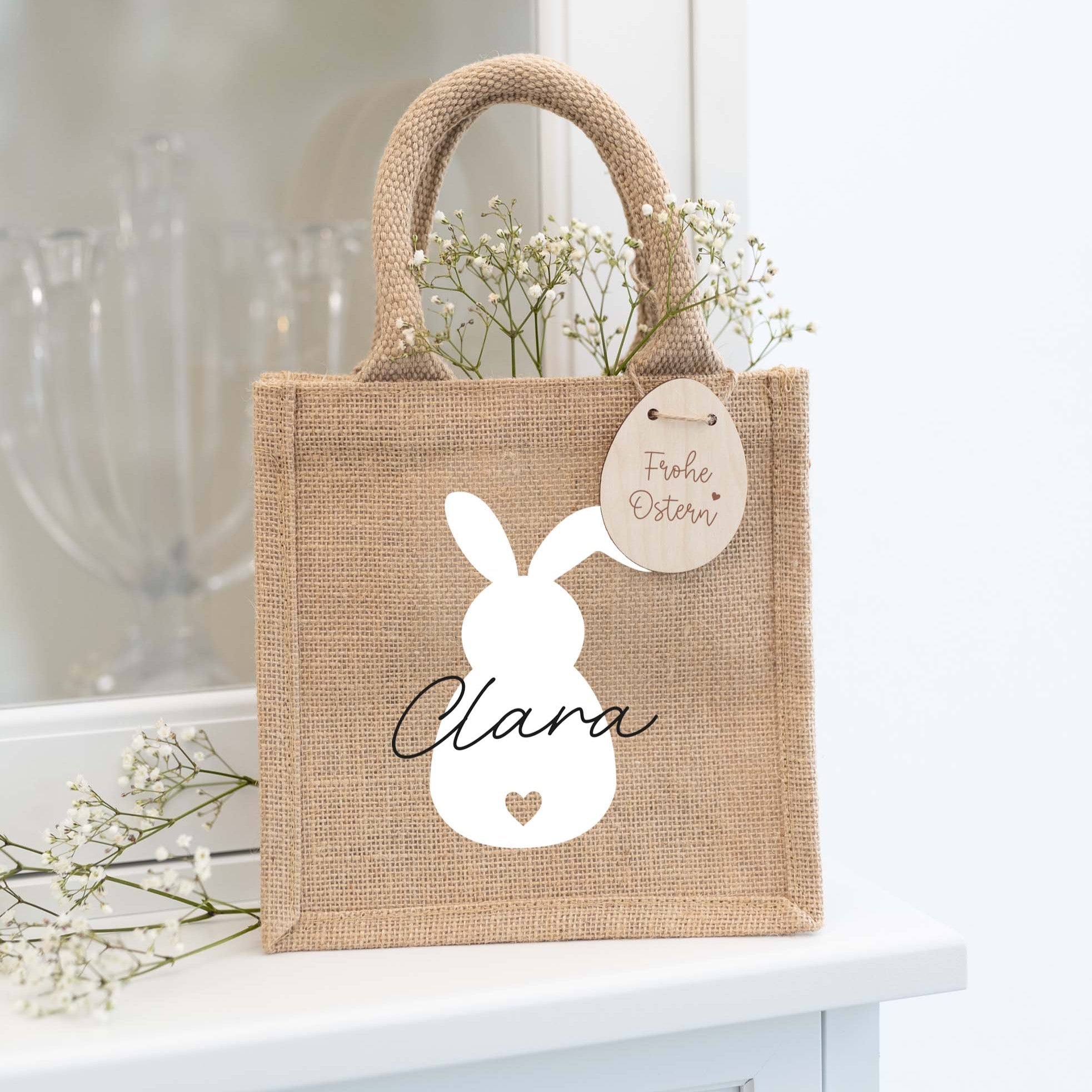 Personalisierte Geschenktasche Natur XS | Osterhase weiss mit Holzanhänger