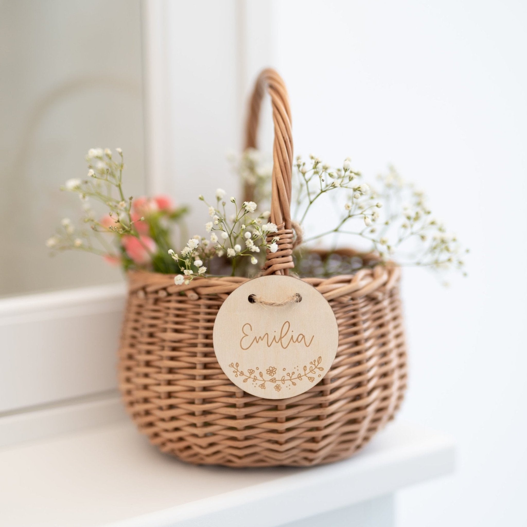 Personalisierter Korb mit Anhänger | Blümchen Kreis
