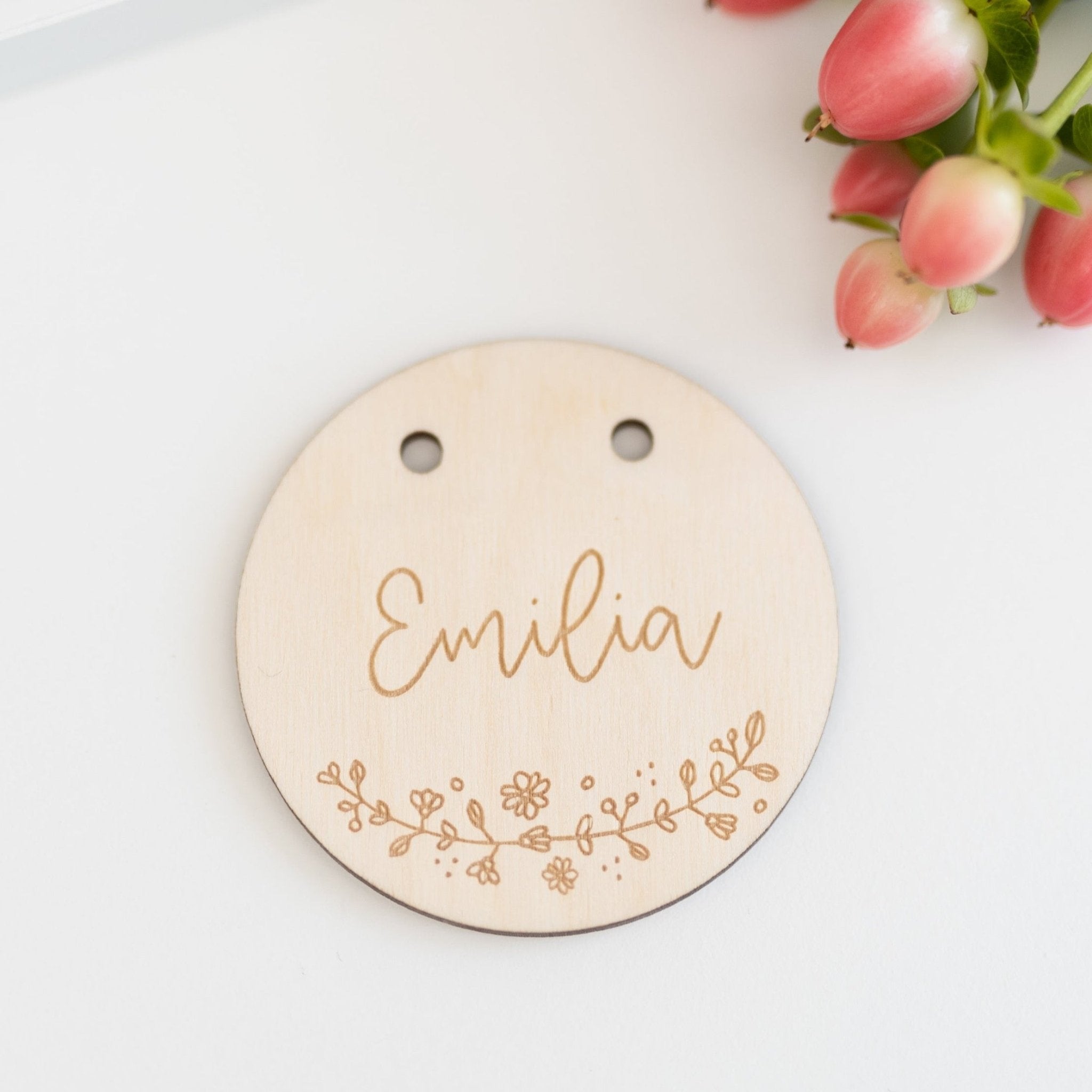 Personalisierter Korb mit Anhänger | Blümchen Kreis