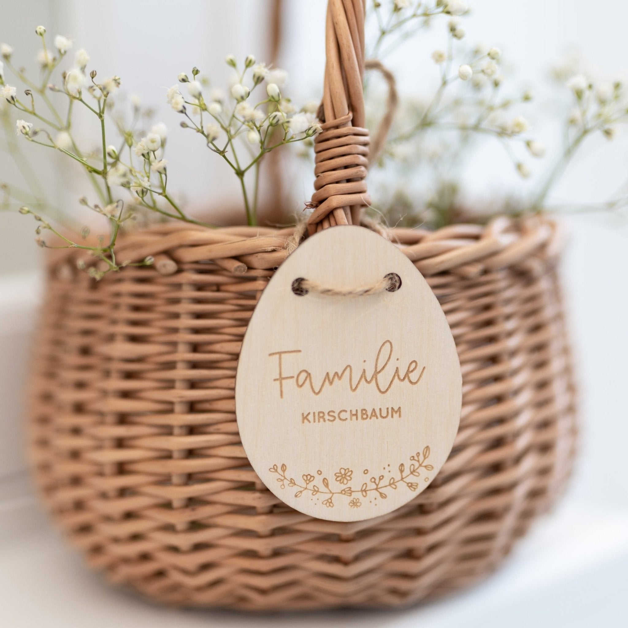 Personalisierter Korb mit Anhänger | Familie Schnörkel