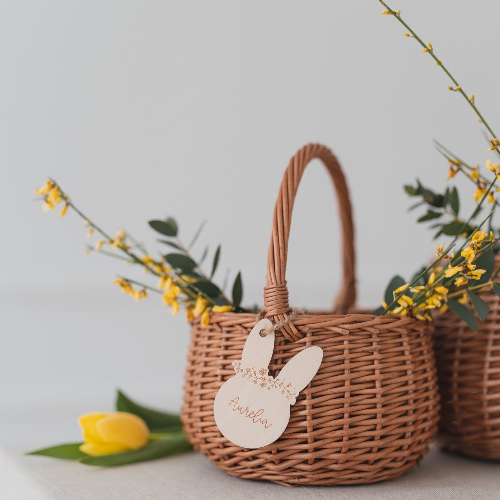 Personalisierter Korb mit Anhänger | Hase Blümchen