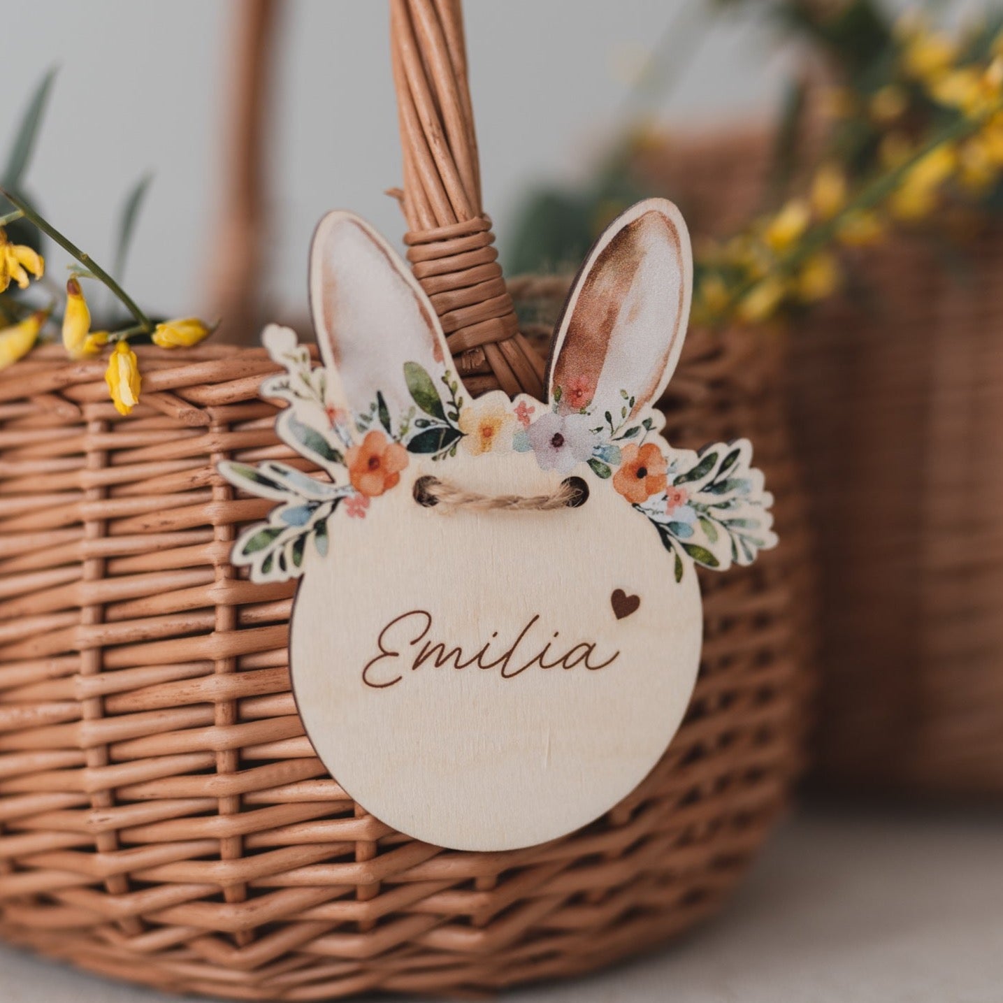 Personalisierter Korb mit Anhänger | Hasenohren Blumenkranz