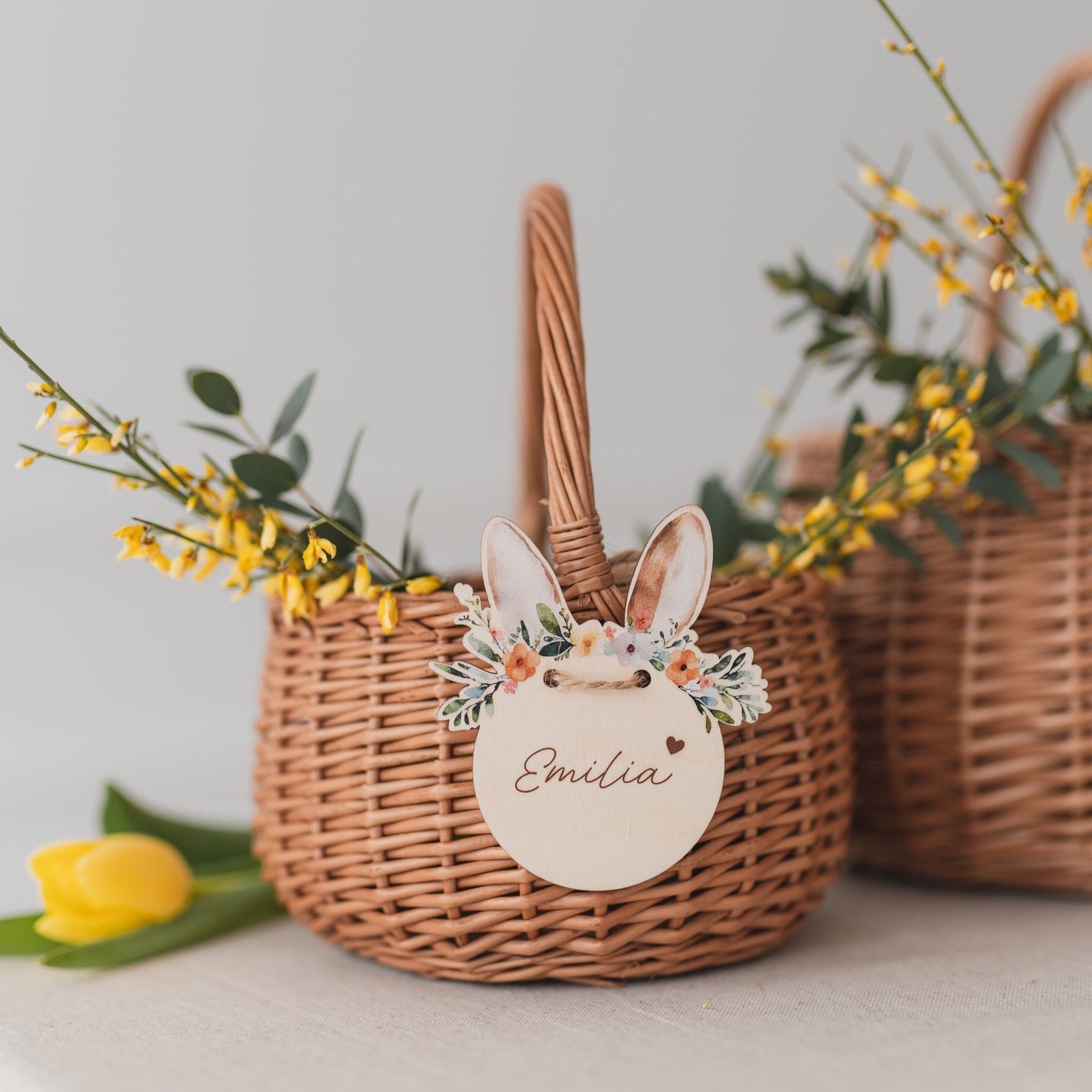 Personalisierter Korb mit Anhänger | Hasenohren Blumenkranz