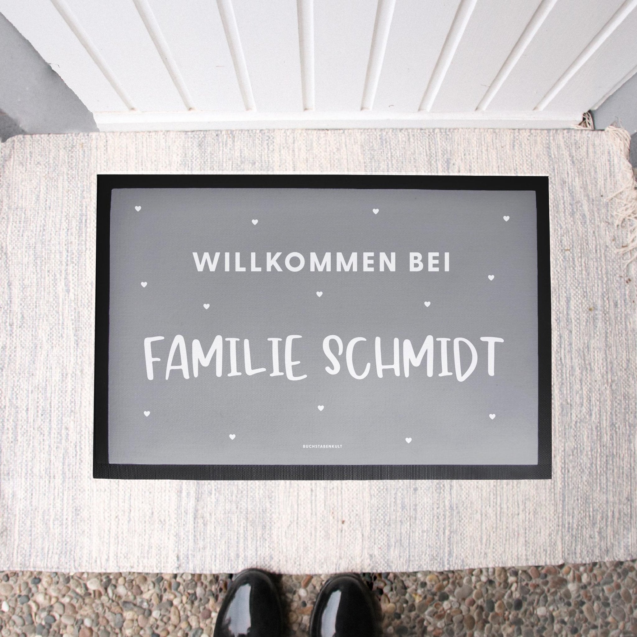 Personalisierte Stoff Fußmatte | Willkommen Bei Herzchen -GRAU-