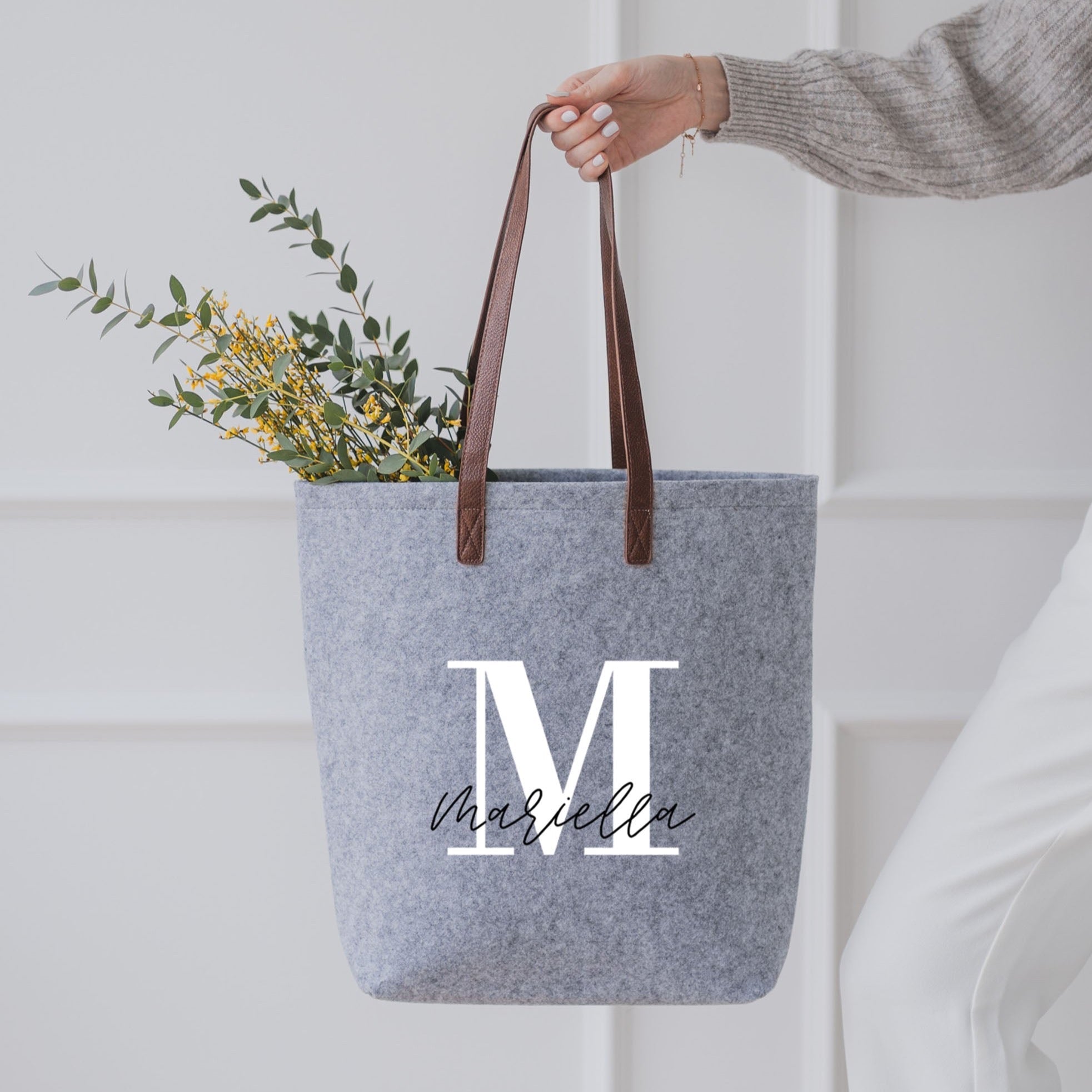 Personalisierte Filztasche GRAU Initiale Name Initial weiss