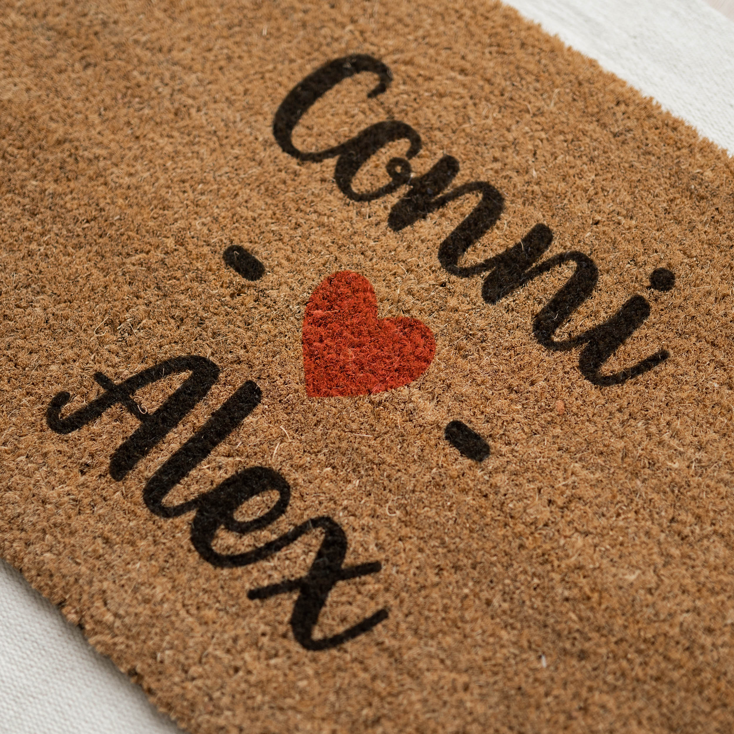 Personalisierte Kokos Fußmatte | Paar Herz rot