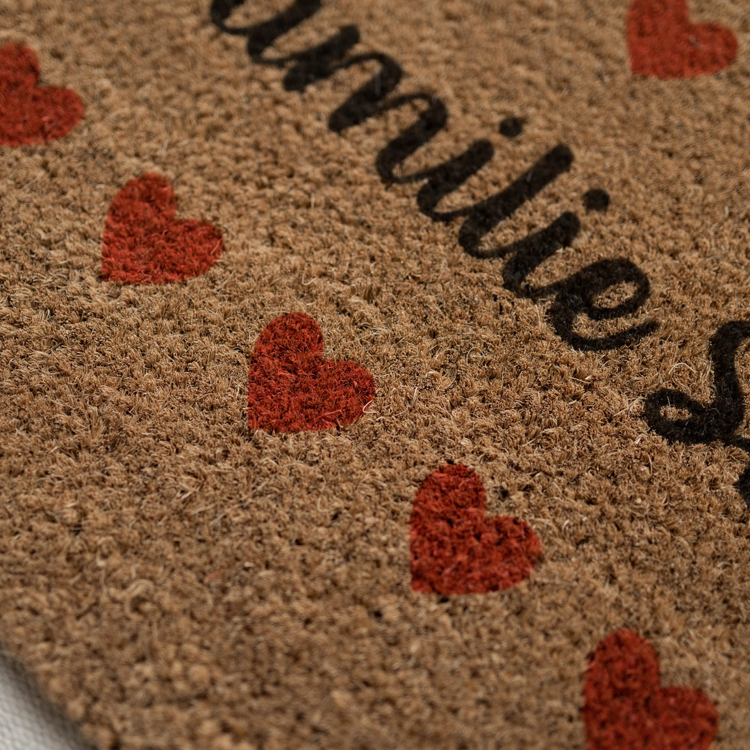 Personalisierte Kokos Fußmatte | Herzkette rot