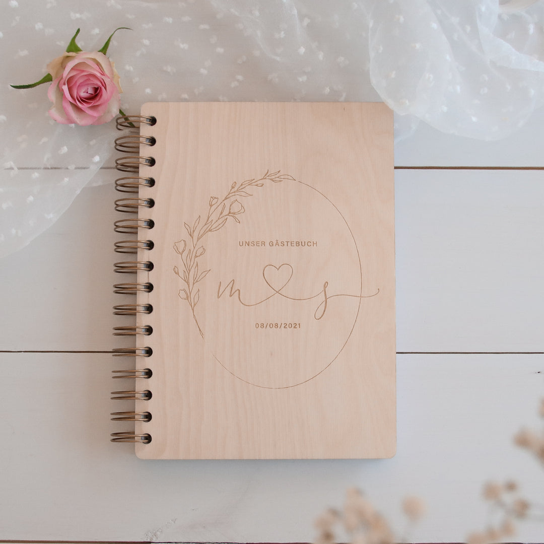 Personalisiertes Gästebuch Holz 'Blütenkranz'