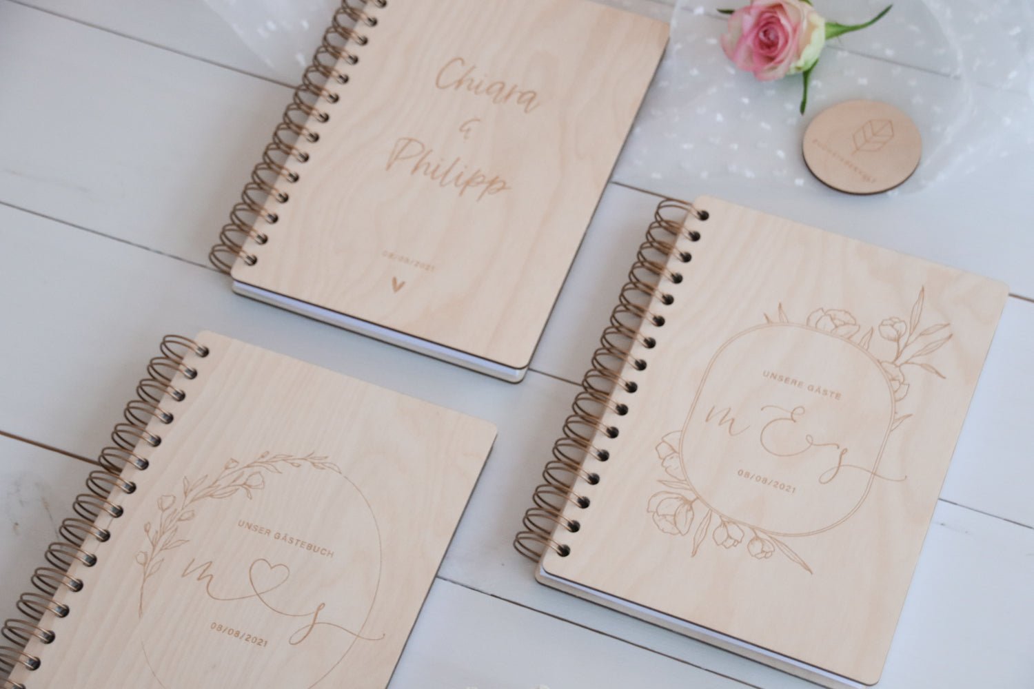 Personalisiertes Gästebuch Holzbuch 'Blütenkranz'