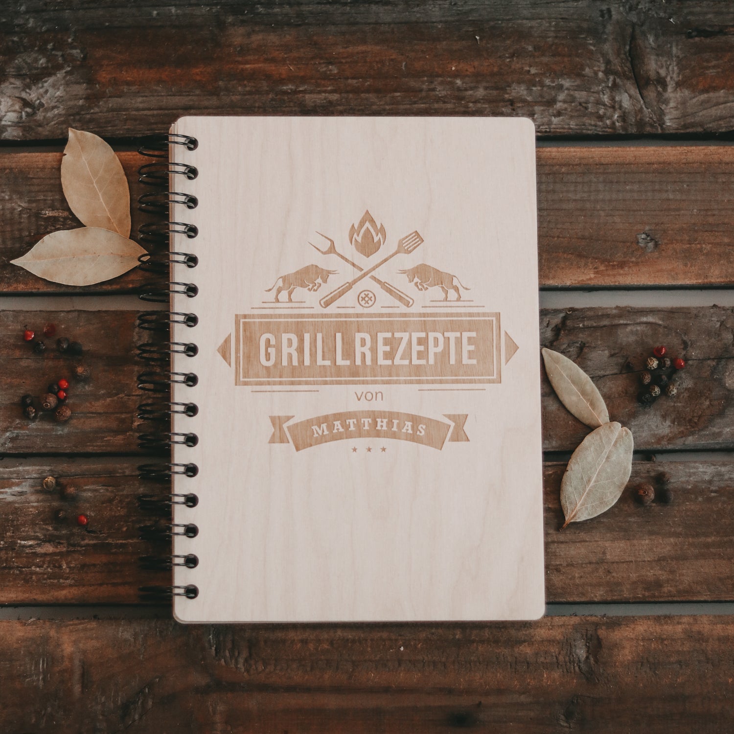 Personalisiertes Holzbuch Grillbuch 'Two Bulls'