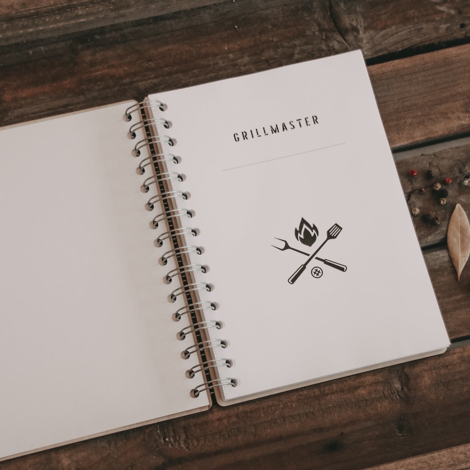 Personalisiertes Holzbuch Grillbuch 'Two Bulls'