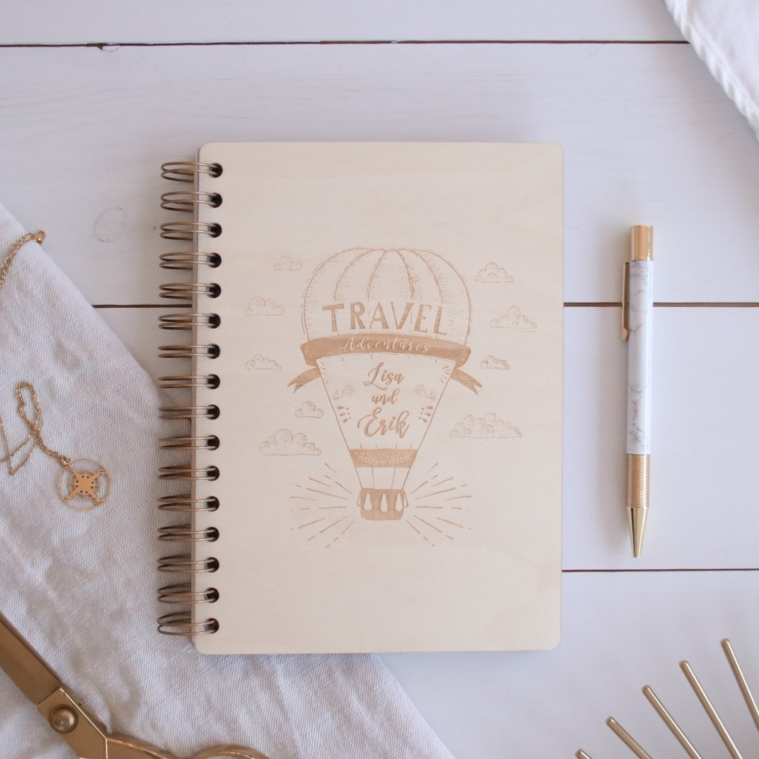 Personalisiertes Holzbuch Reiseplaner | Travel Adventures